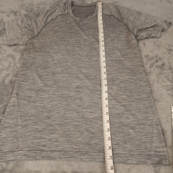 Lululemon Men's Pullover Gray Short Sleeve Shirt Size Small - Picture 5 of 16